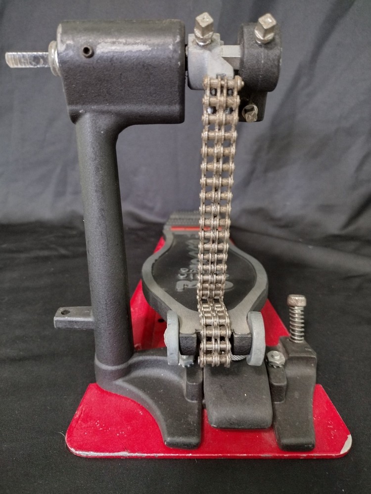 DW 5000 Double Kick Pedal w Drumhead Patch