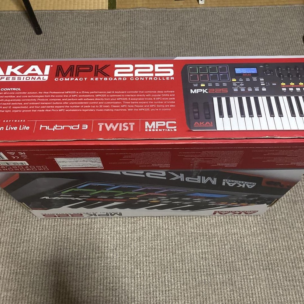 Akai /Mpk225 Midi Equipment Controller