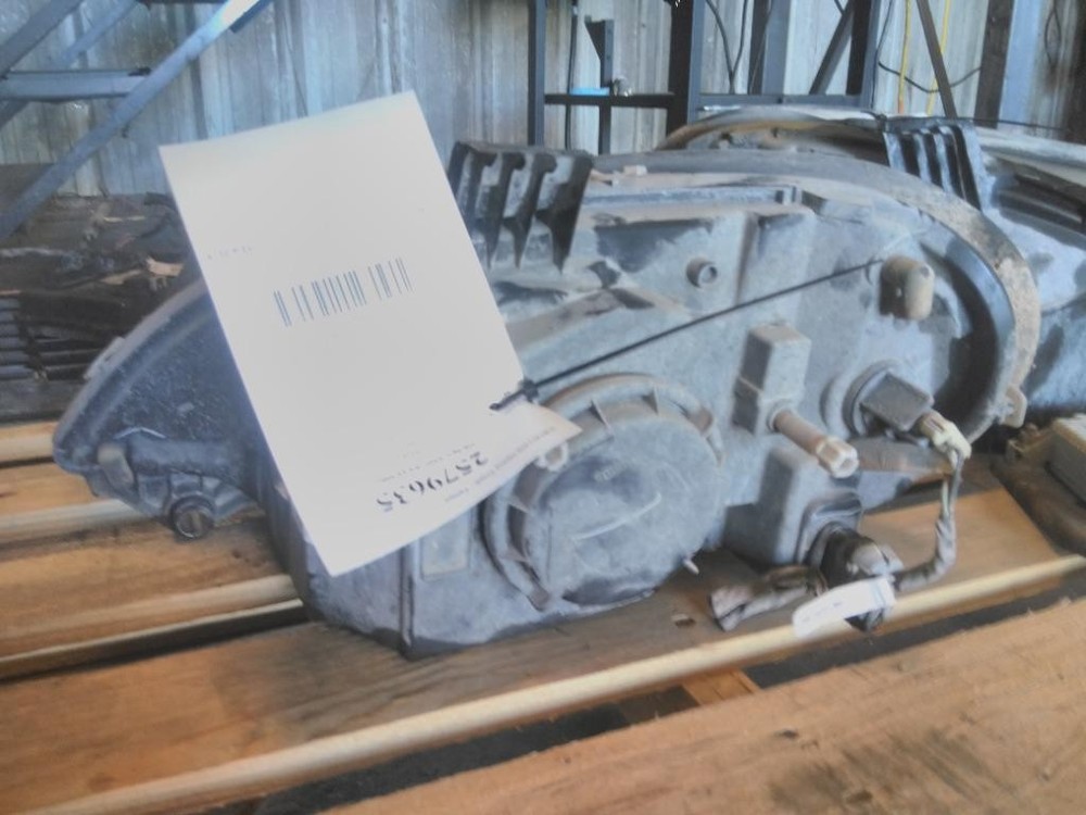 For 2023 FREIGHTLINER M2 106 PLUS HEADLIGHT Right , FL