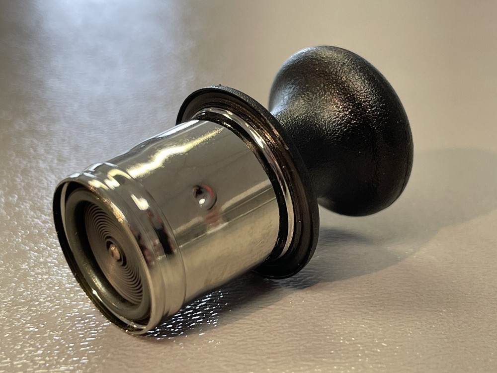 Mack CIGAR LIGHTER 25195487