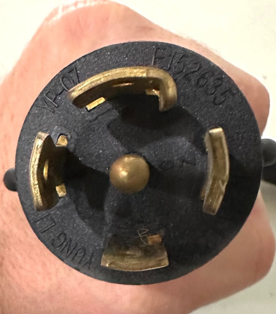 SERVER TECHNOLOGY SENTRY CABINET DISTRIBUTION UNIT CSG-24VYM411A1