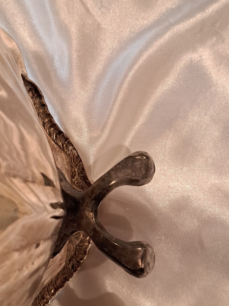 Leonard Silver Silver-plate Clam Shell Shaped Serving Bowl with Candle Holder