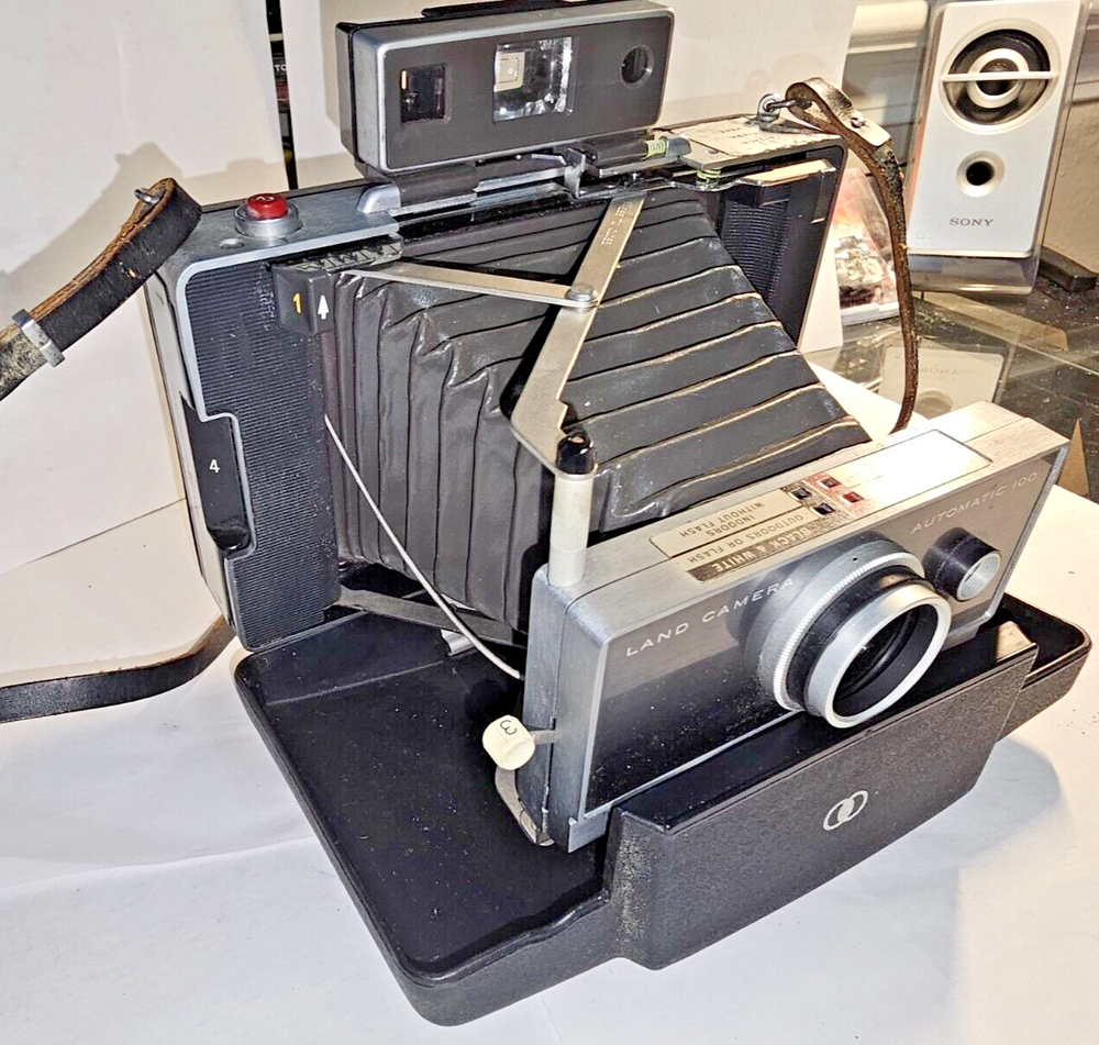 Vintage Polaroid Land Camera Automatic 100 Excellent Condition - Untested