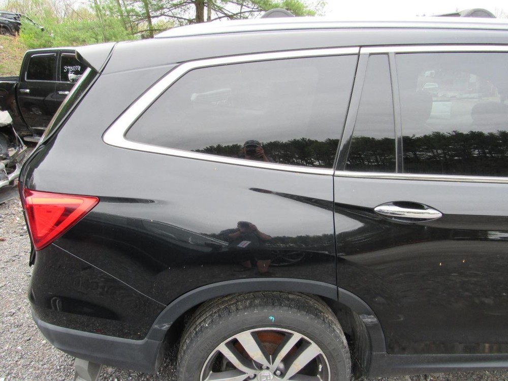 PILOT 2016 Glove Box 1042013