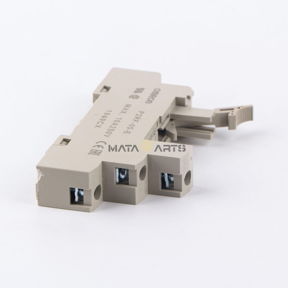 1PC Omron Relay Socket P2RF-05-E 10A 250V 5 Pins New