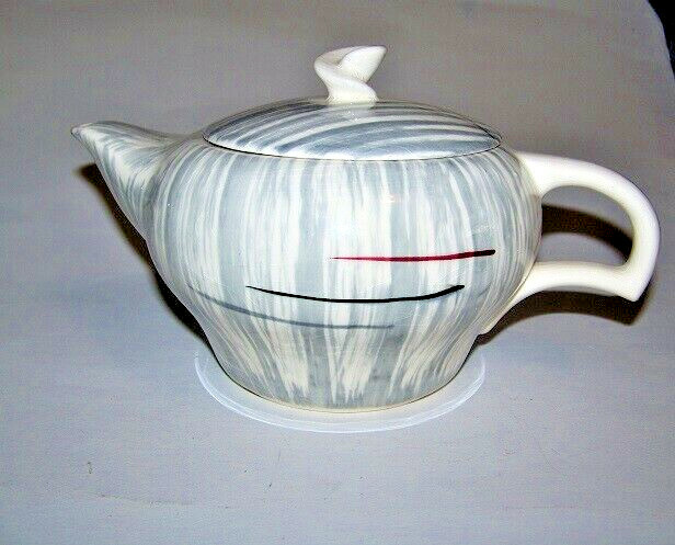 Prim Rose  Light Stripes Gray Pattern Teapot 4 cup