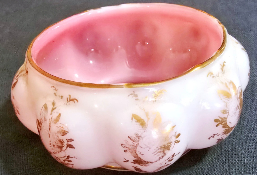 Beautiful Vintage Tyndale Bowl
