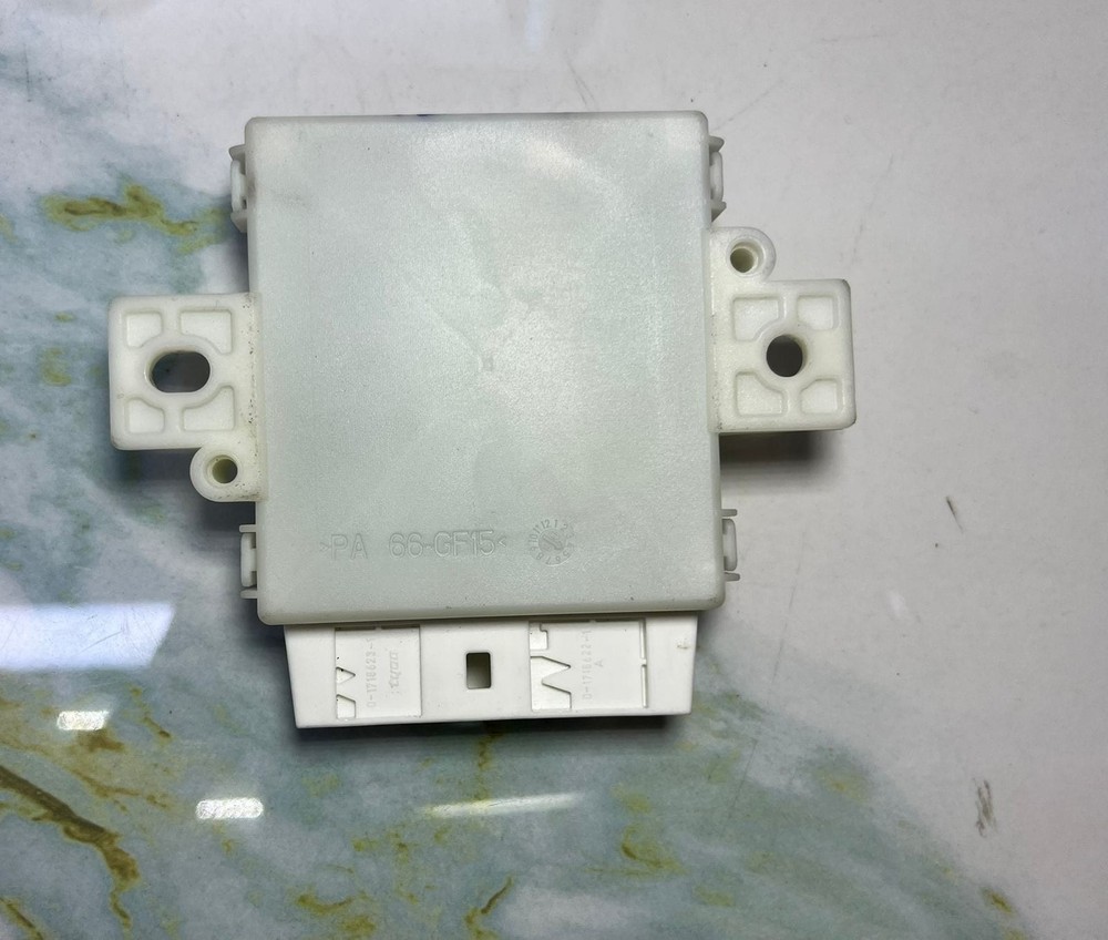 Mercedes Parking Sensor Control Module A2044401001 C-Class W204