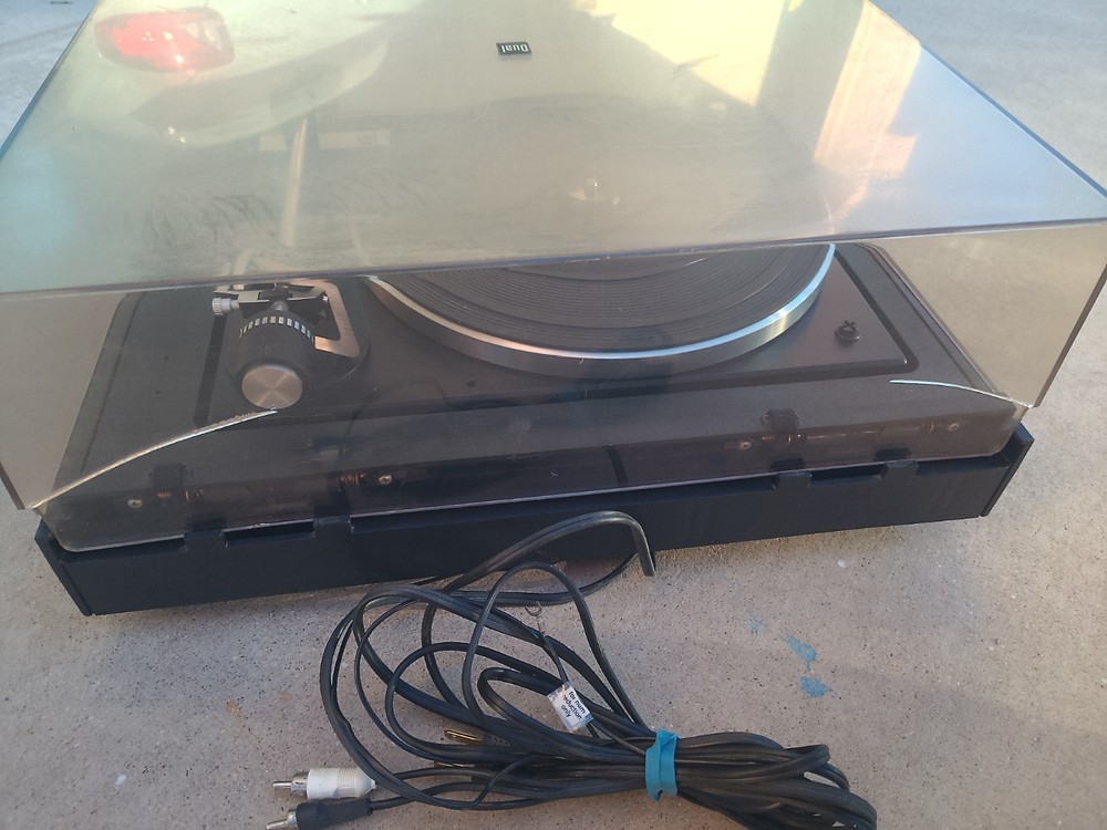 Dual 1237 Turntable, Operates Manually, Auto Func Not Working, Sounds Very Good