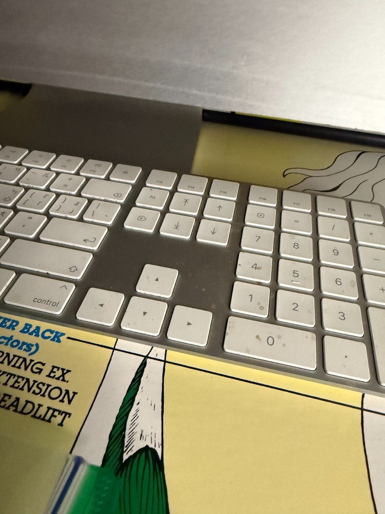 iMac Apple Desktop (2013) Complete System w/ Mouse & Keyboard