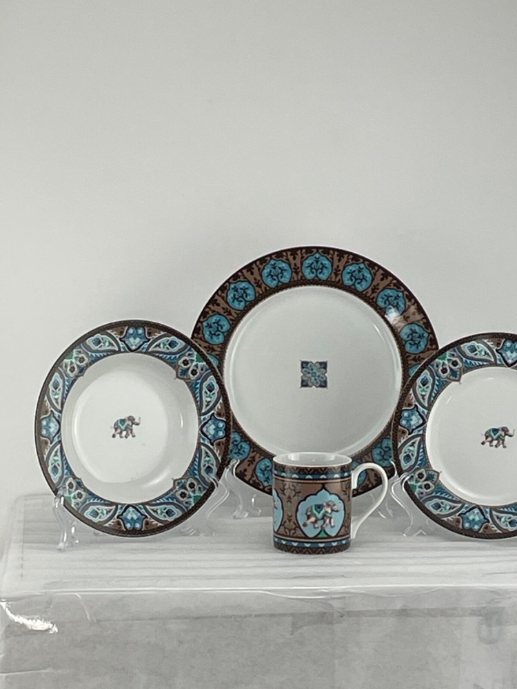 Vera Bradley My Home JAVA BLUE Andrea by Sadek 4 Piece Place Setting(s)