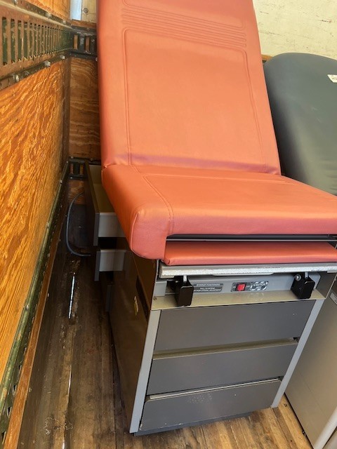 Midmark 104 Exam Table