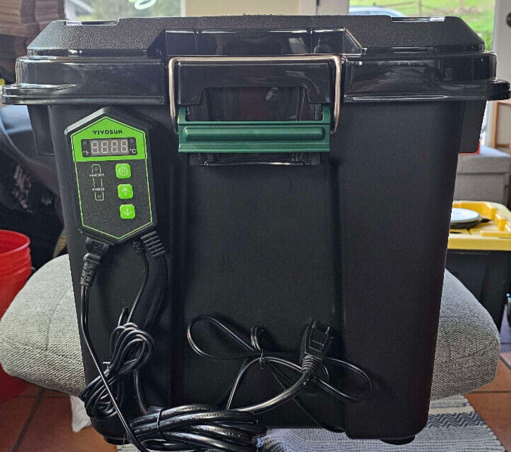 XXL Heated insect breeder box+Dubia Colony 100F/40M+1000 Small & Cleaner Crew