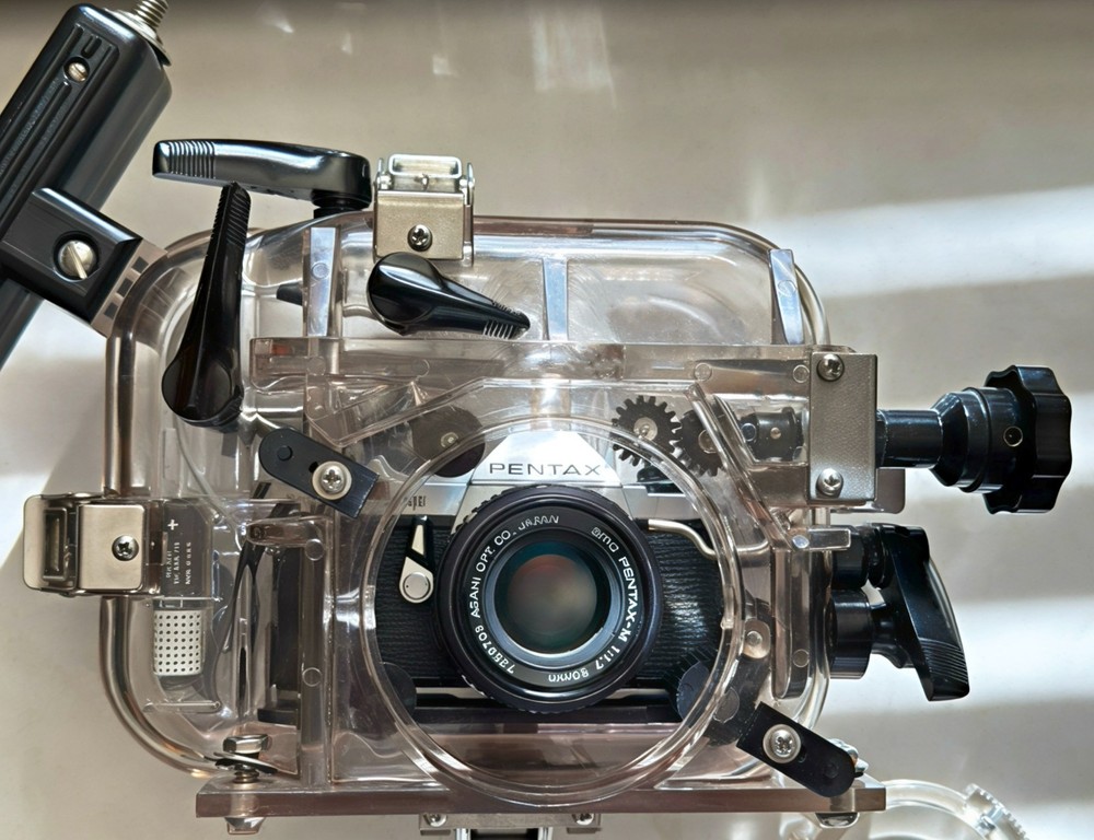 Ikelite Underwater Camera Housing With Extras 300ft Strobe and Pentax Camera