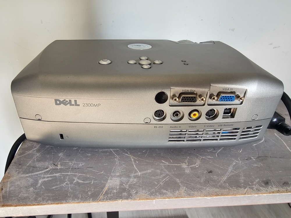 Dell 2300MP DLP Projector with Cables, Remote, and Case