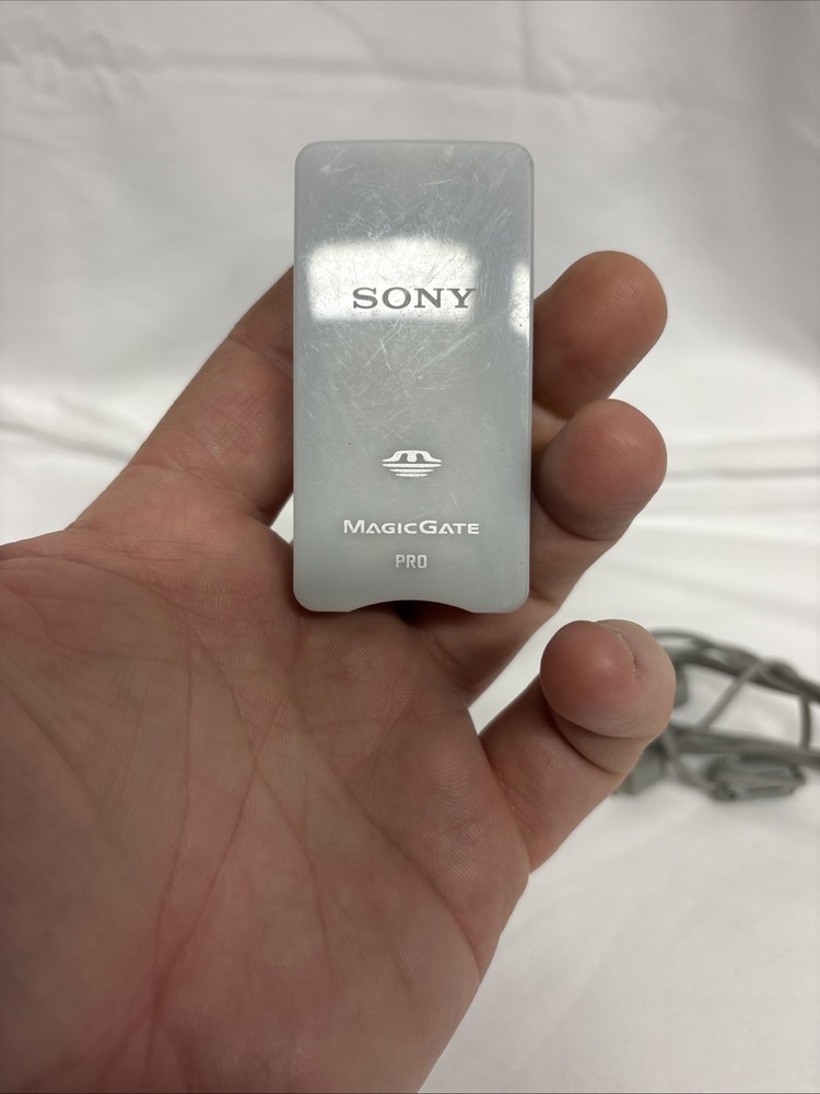 Sony MSAC-US30 Magic Gate PRO Memory Stick USB Card Reader 8GB