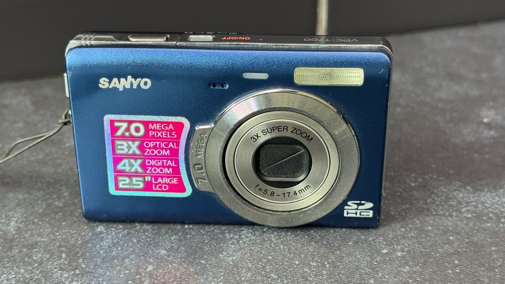 Sanyo VPC-T700EX 7.0MP Digital Camera - Blue