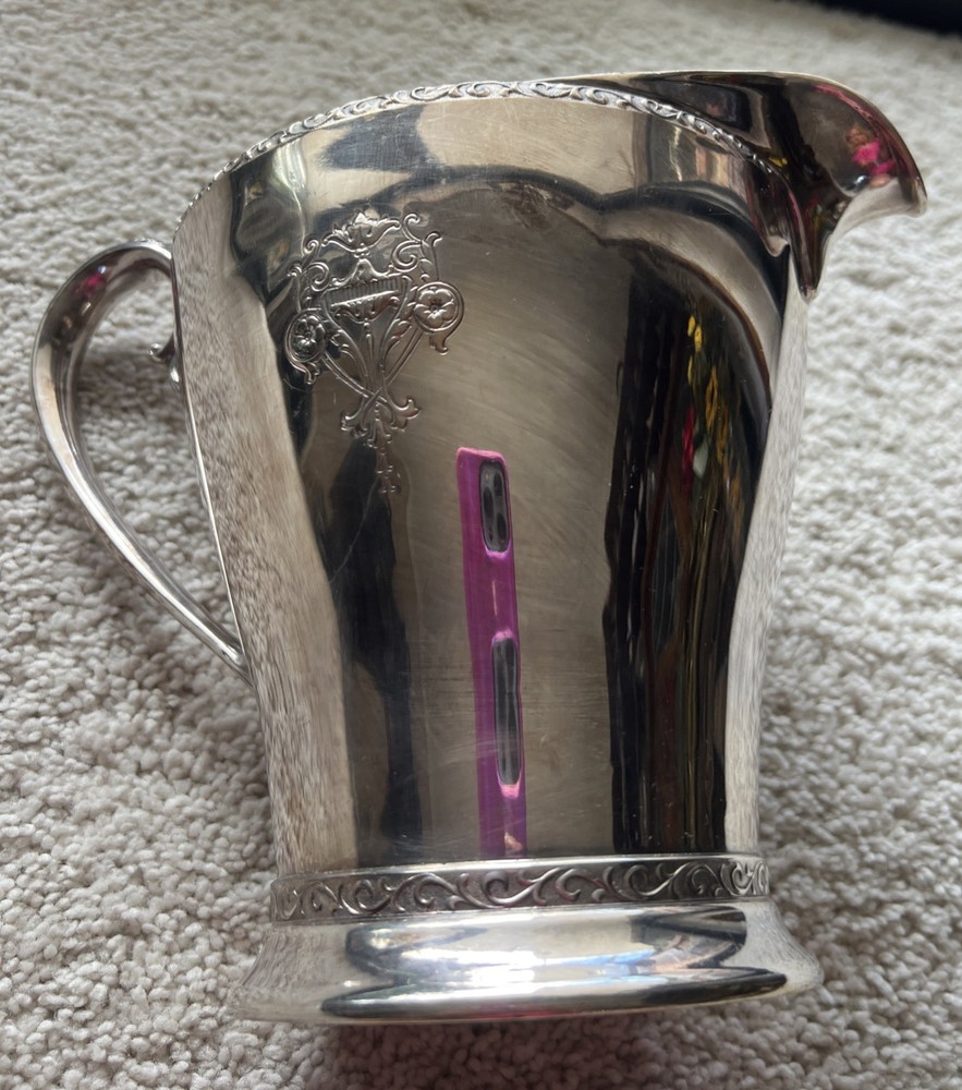 1920's Triumph WM Rogers & Sons 2 Quart Pitcher Silver Plated Small Dent Pic 4