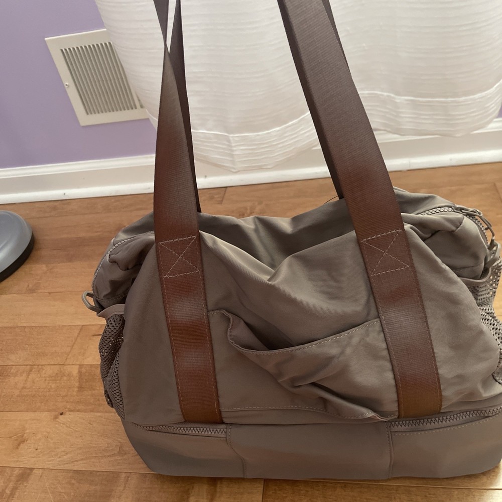 NWT Fabletics The Essential Gym Bag