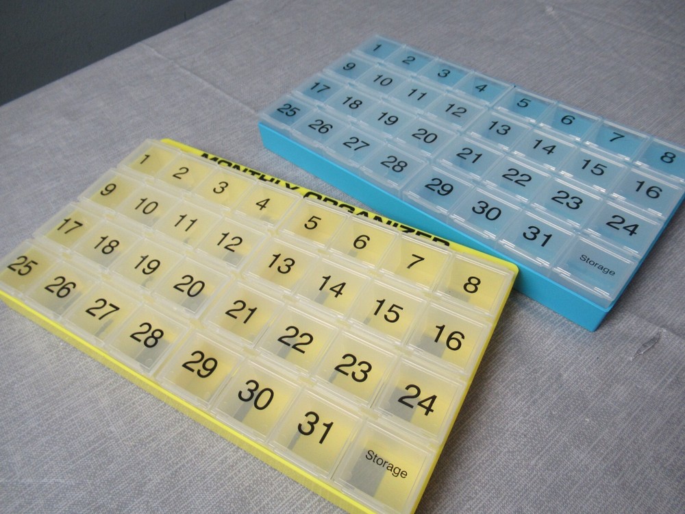 2 Plastic Storage Monthly Organizer - 31 Days Storage Pill Holders e5 sb