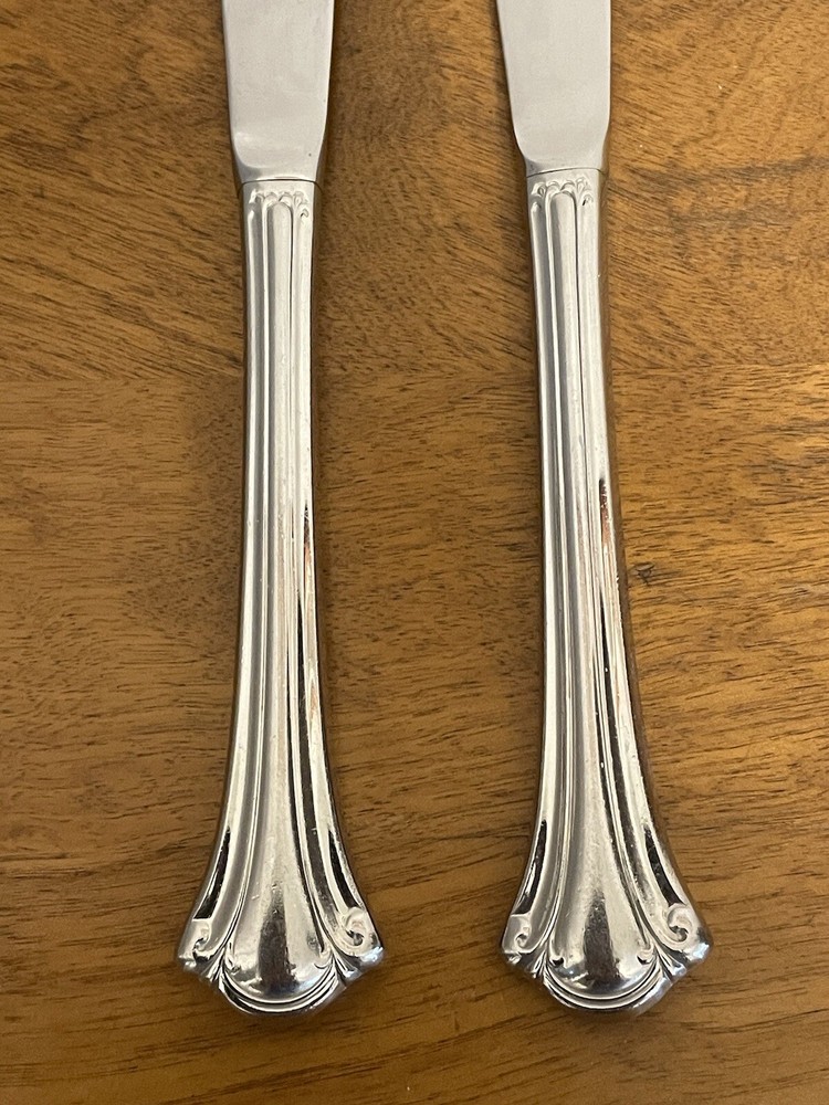 2 Wallace RESPLENDENCE 18/10 Stainless Modern Solid Dinner Knives 9 1/2"
