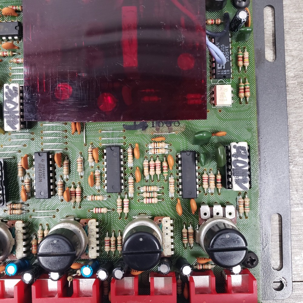 *SEE VIDEO* -Powers Up- AudioControl 4XS Programmable Electronic Crossover