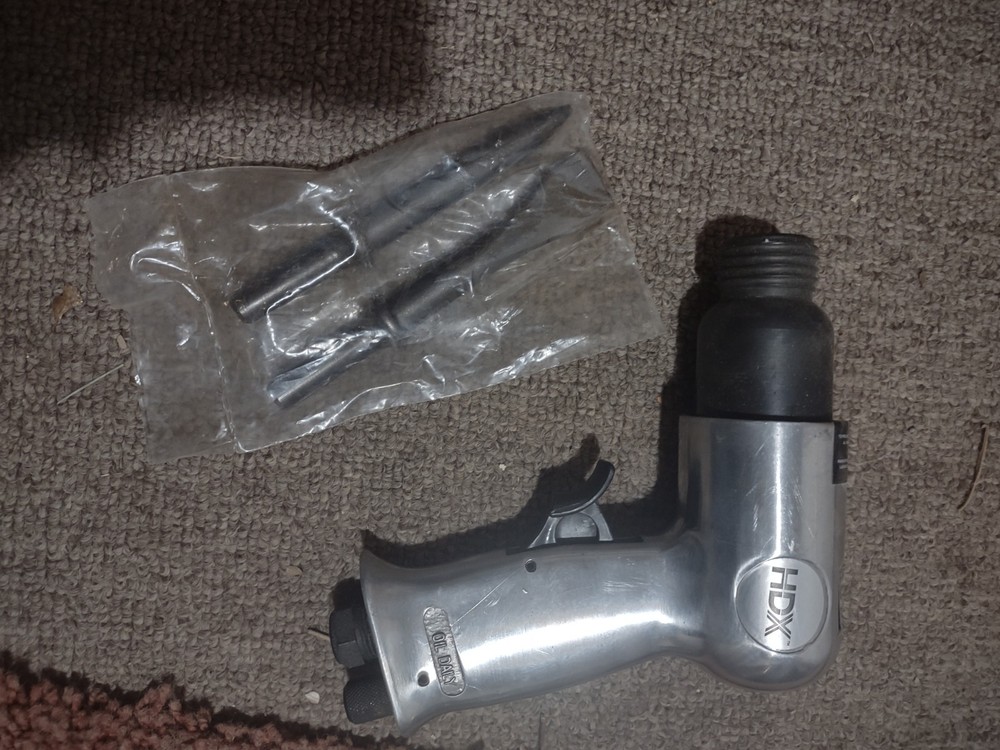 HDX Pneumatic Chisel And With Two Bits 🆕