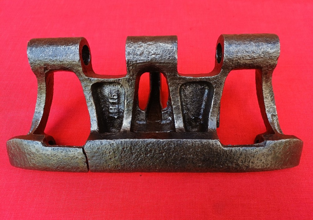 WW2 German  Panzer Tank Pz III / IV  Early version  track link battle damages/2