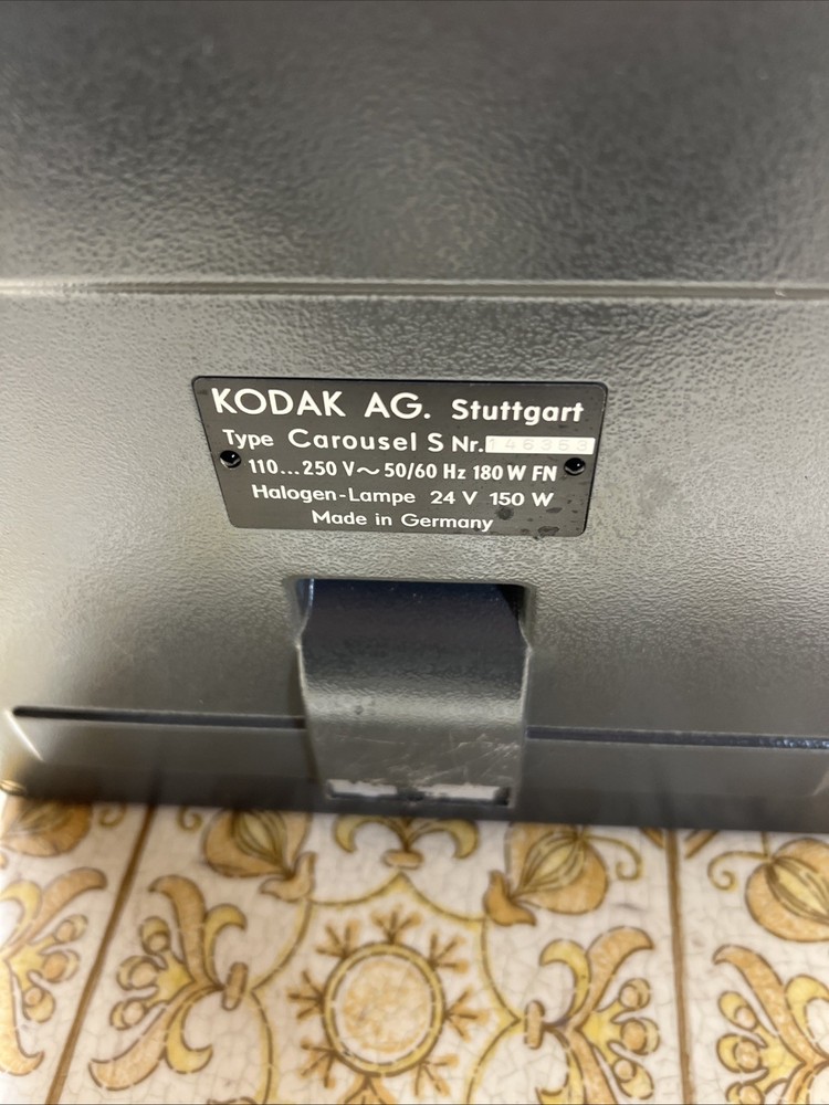 RARE Kodak Carousel S Slide Projector Germany Version with Remote TESTED
