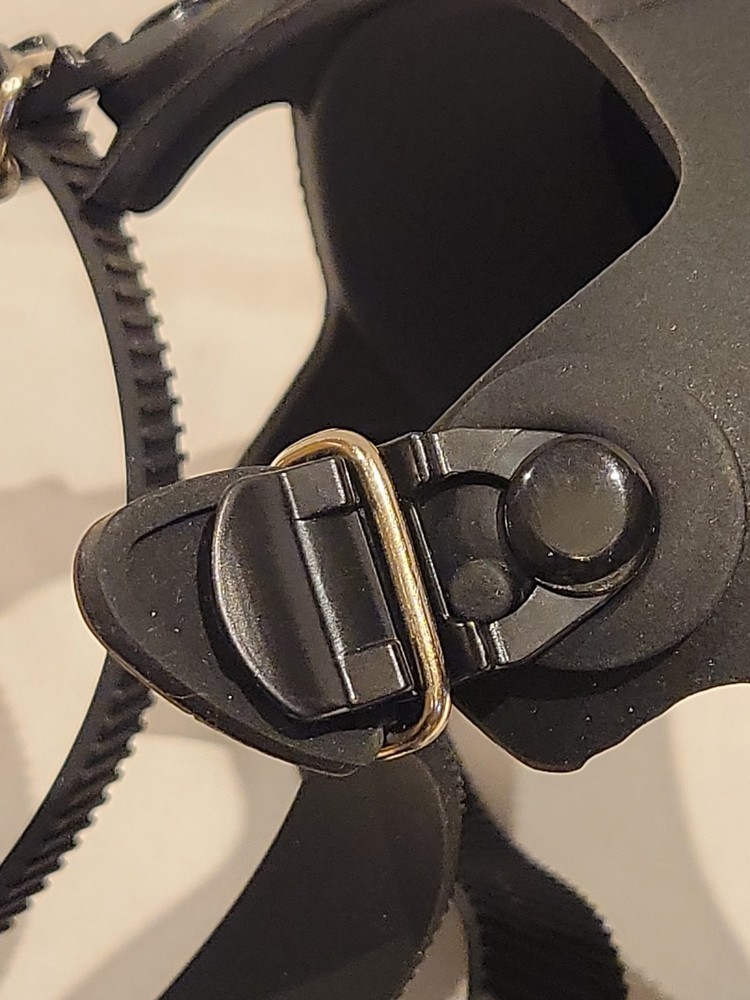 Deep Stroker Gas Mask, medium type (most common), with medium/strong grip sleeve