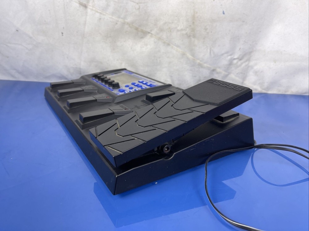 Boss Roland ME-33 Multiple Multi Effects Processor Guitar Effect Pedal + PSU