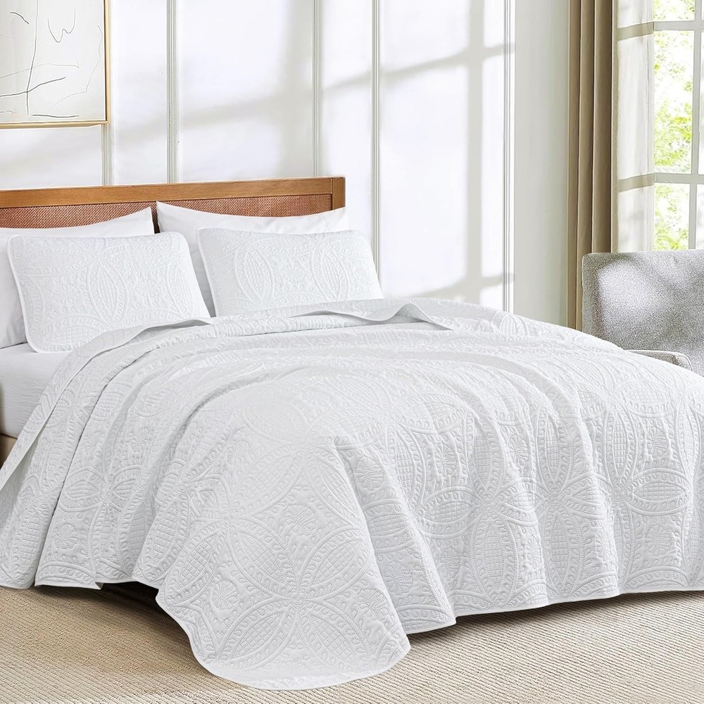 Austin Oversized Bedspread Set - 3-Piece King in Soft White Medallion Pattern