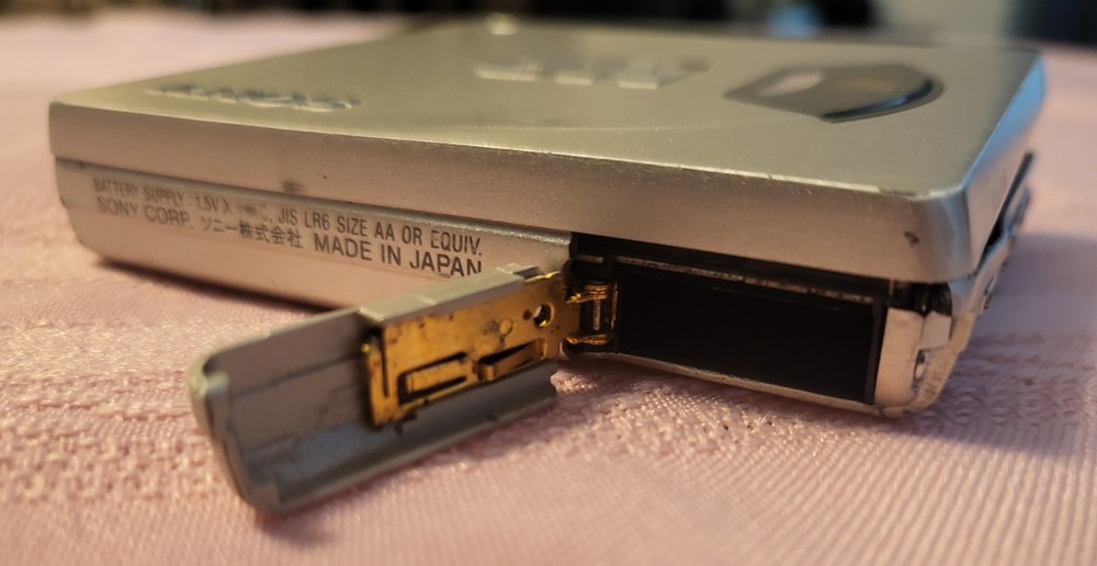 Sony MZ-E55 Walkman MiniDisc Player Silver