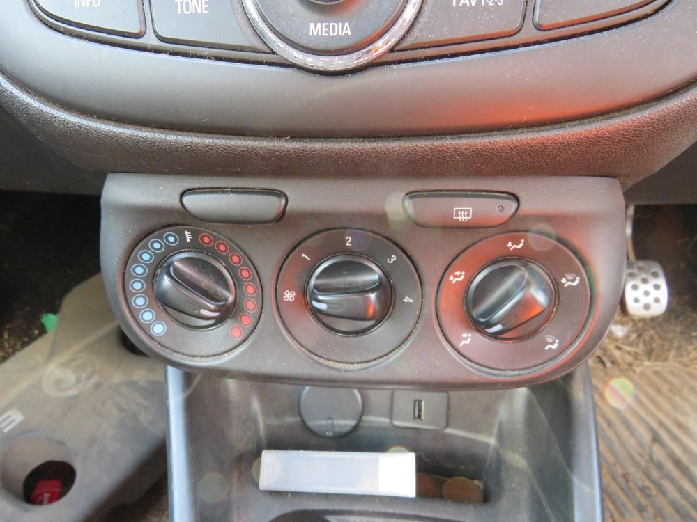 VAUXHALL CORSA E 2015 REF-B625 / HEATER CONTROL SWITCH FREE P&P