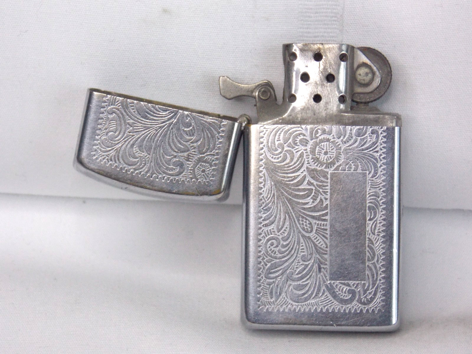VINTAGE SLIM ZIPPO LIGHTER VENETIAN