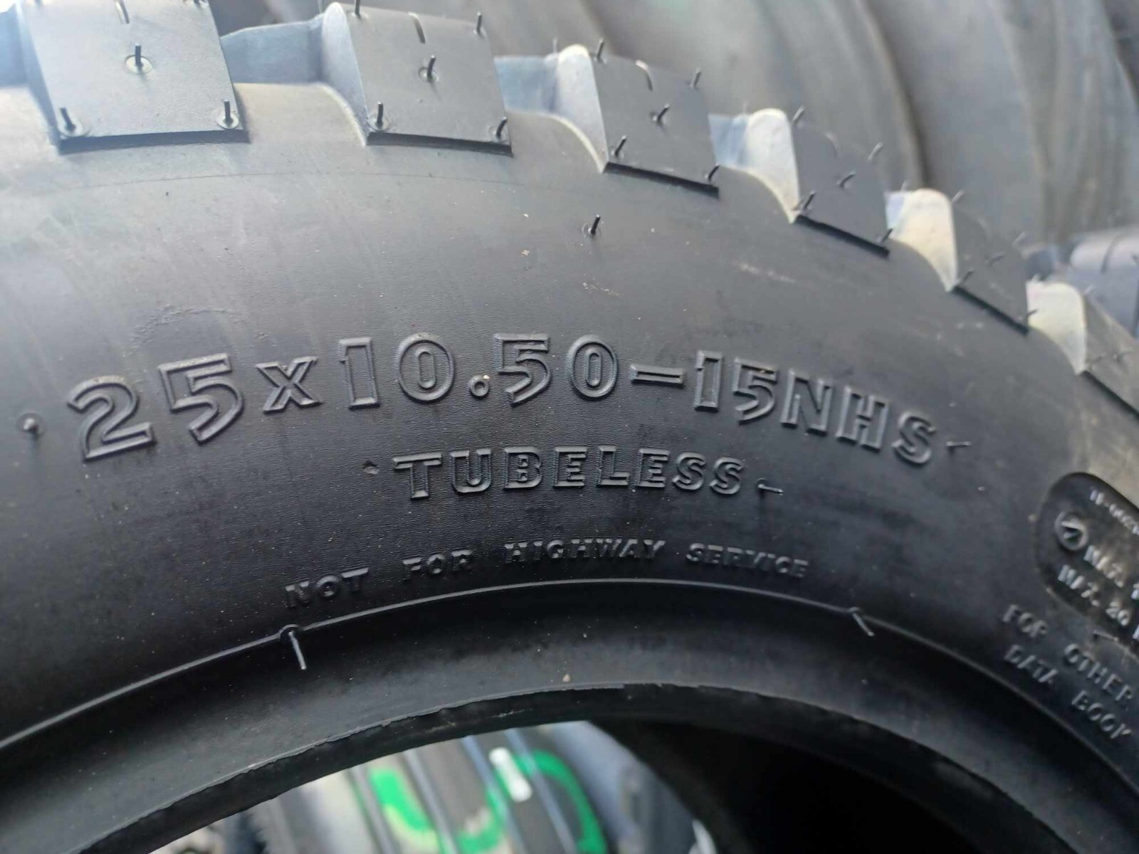 25x10.50-15 TIRE TURF HF-1 NEW OVERSTOCKS 6PLY 25105015 25 10.50 15