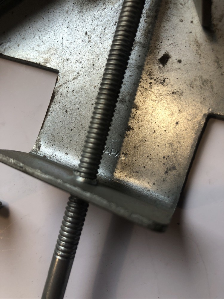 Corner clamp for picture frames