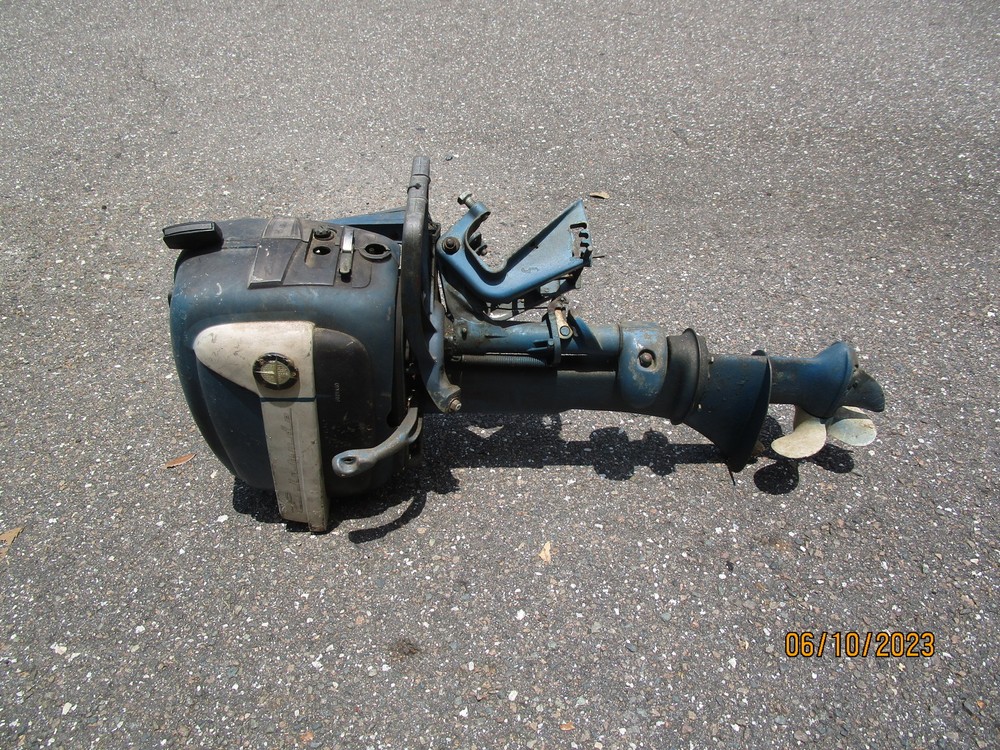 Vintage Evinrude 7.5hp Outboard Engine