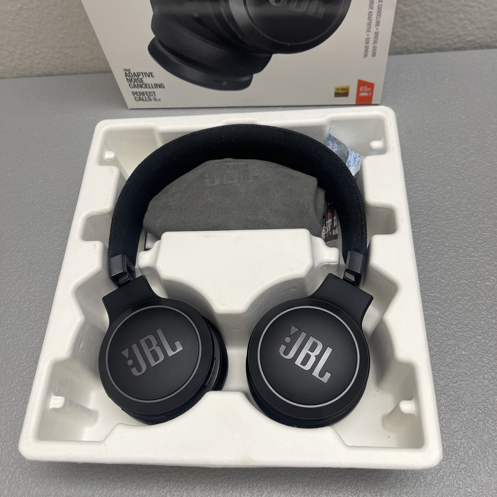 JBL Live 675NC Wireless On-Ear Headphones with Adaptive Noise Cancelling - NOB