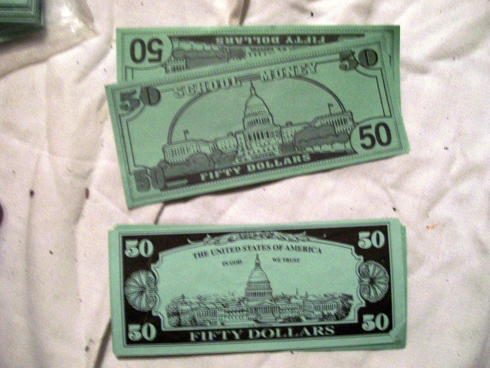 PLAY MONEY EDUCATIONAL TEACHING AID 50'S DOLLAR STACK USED