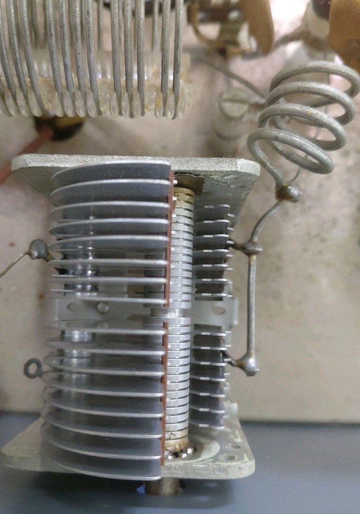 Hallicrafters HT-40 Plate tuning