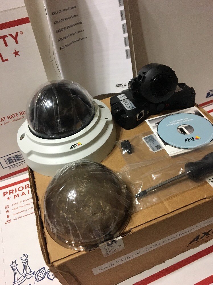 Axis Communications 0470-001 P3363-V 12MM FIXED DOME CAMERA LIGHT FINDER Manuel