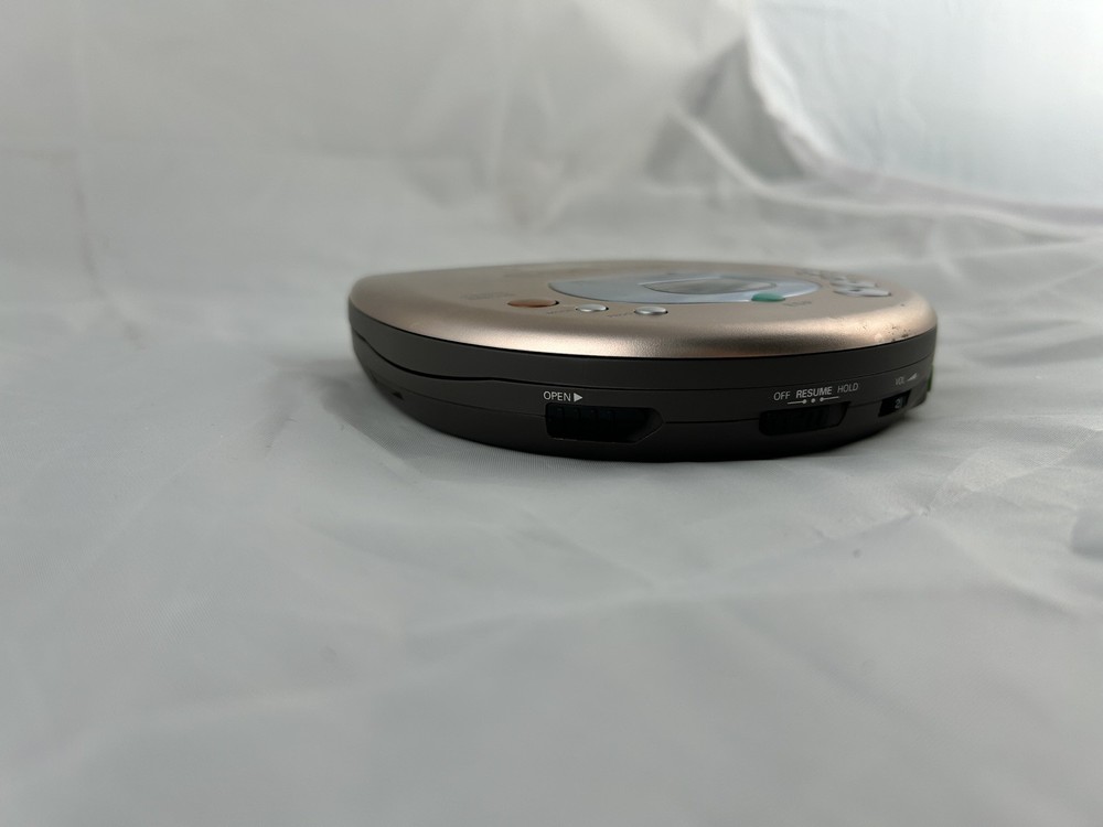 Philips Magnavox Personal Portable CD Player AZ7583 ESP 45 Sec Accessory Bundle