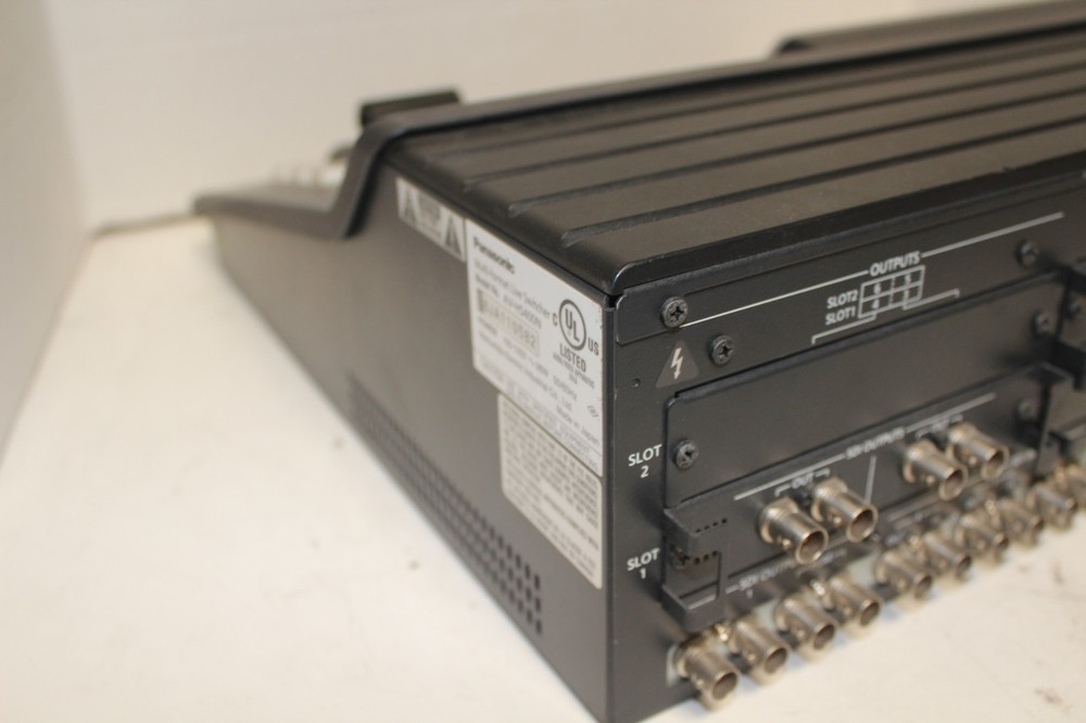 PANASONIC AV-HS400N Multi Format Live Switcher *Powers on