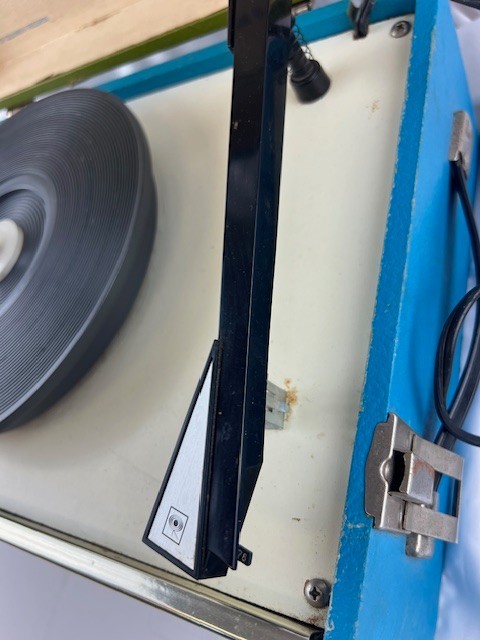 Vintage Columbia Masterwork Solid State Model M-2201 Travel Record Player