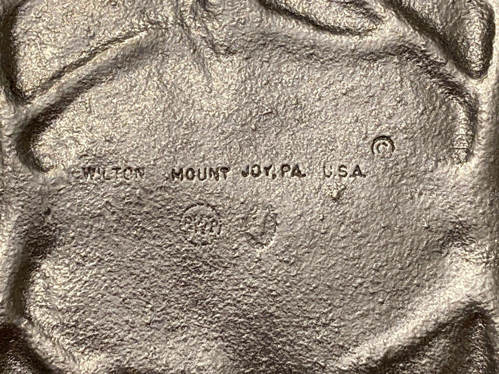 Wilton Mount Joy, PA Cabbage Leaf Rectangular Metal Platter 15" x 9"