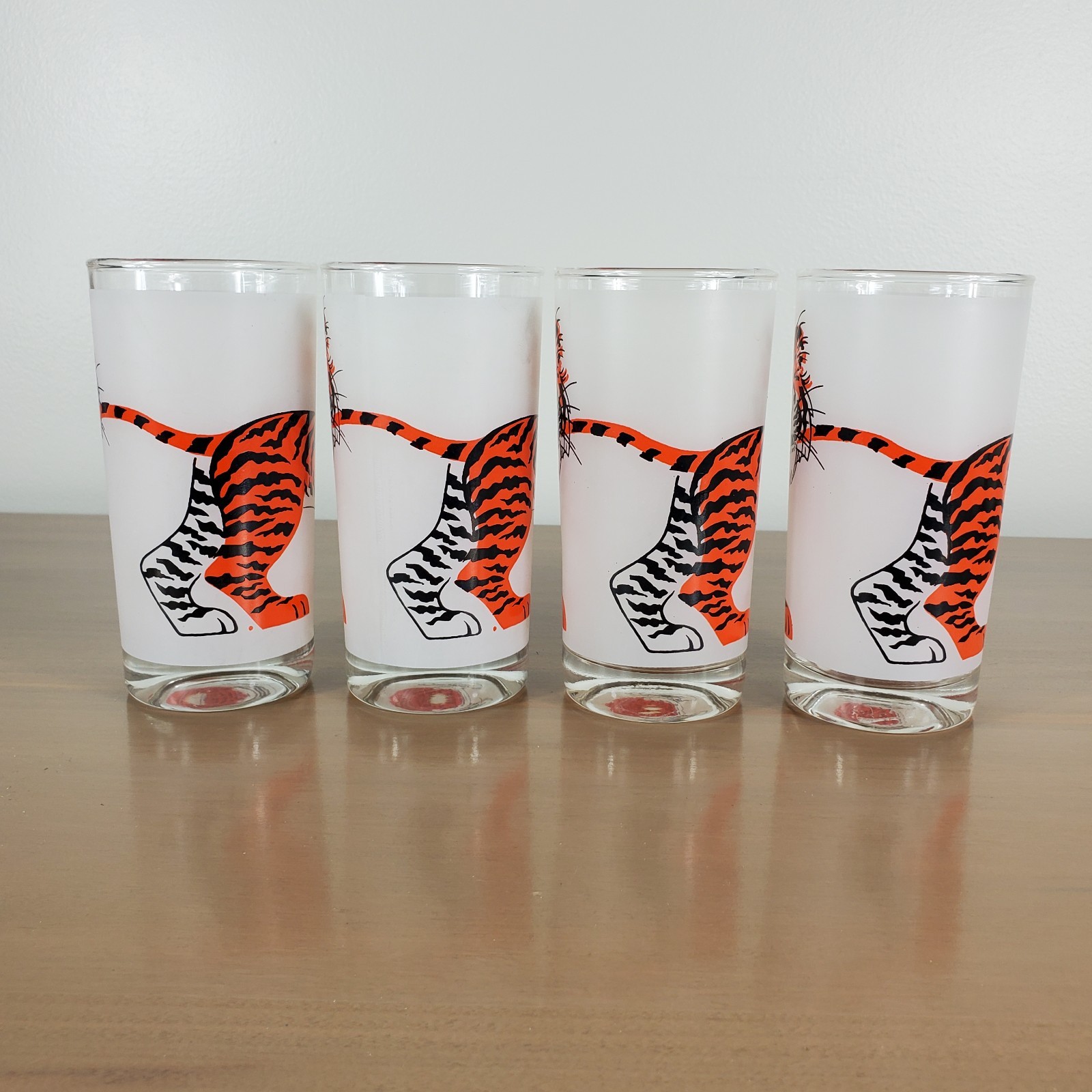 Esso Exxon Gas Tiger in your Tank 4 Glasses Pitcher 2 Cereal Bowls Vintage