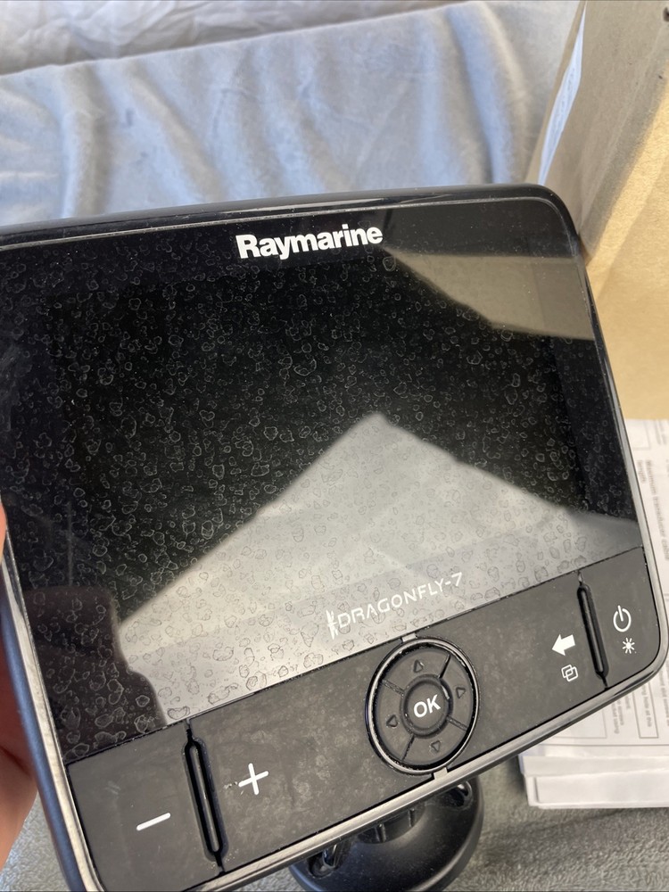 RayMarine DragonFly 7 ChartPlotter Fishfinder E70320 W/ Transducer
