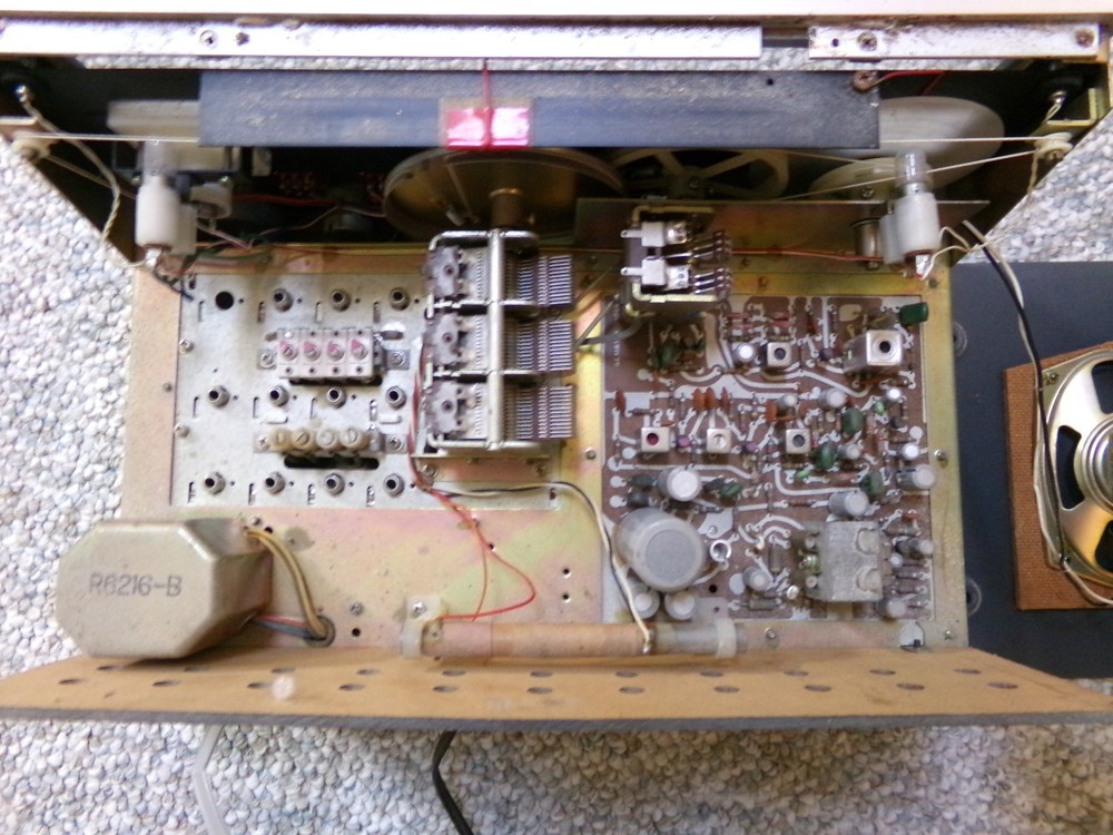 Realistic DX-150A Communications Receiver - Powers Up