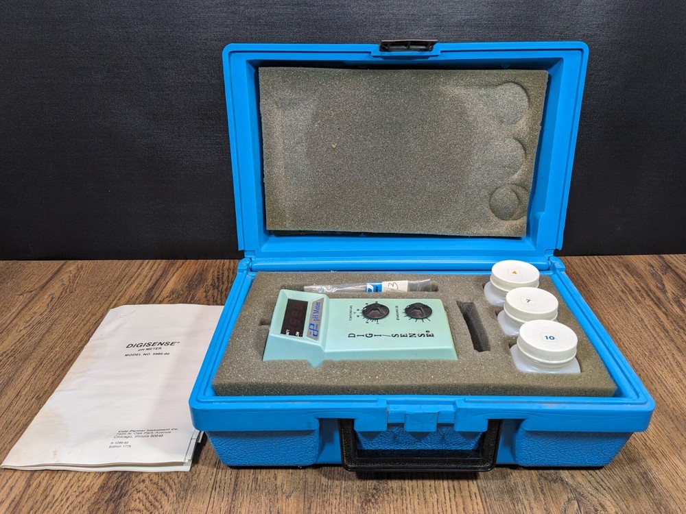 Cole-Parmer ~  Digisense Model No. 5986-00 pH Meter ~ With Case and Extras